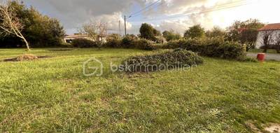 Terrain seul à Saint-Romain-de-Benet en Charente-Maritime (17) de 803 m² à vendre au prix de 53000€ - 3