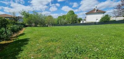 Terrain seul à Saint-Junien en Haute-Vienne (87) de 1174 m² à vendre au prix de 64800€ - 2